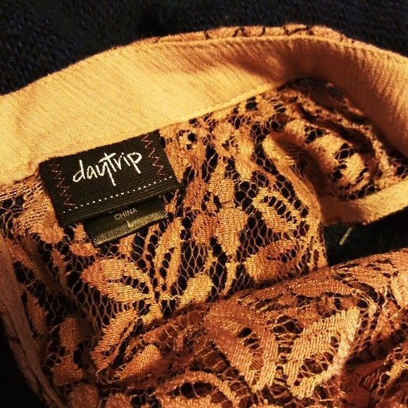 Tops - Picture 7 of 7